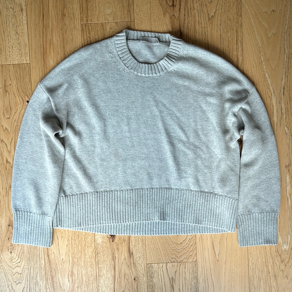 Everlane Gray Crewneck Sweater with Long Sleeves and Cropped Hem